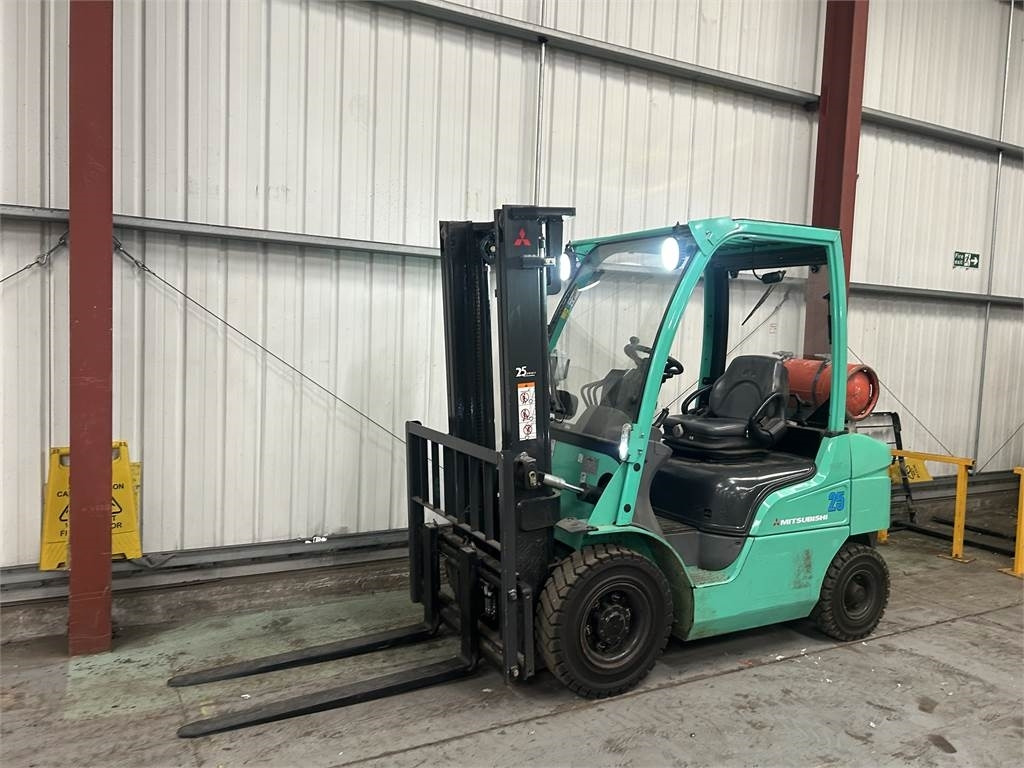 Mitsubishi FG25N - Газовий навантажувач: фото 2 Mitsubishi FG25N - Газовий навантажувач: фото 2
