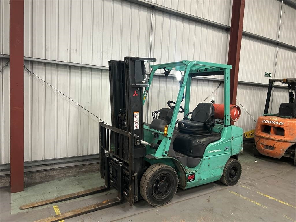 Mitsubishi FG25NT - Газовий навантажувач: фото 2 Mitsubishi FG25NT - Газовий навантажувач: фото 2