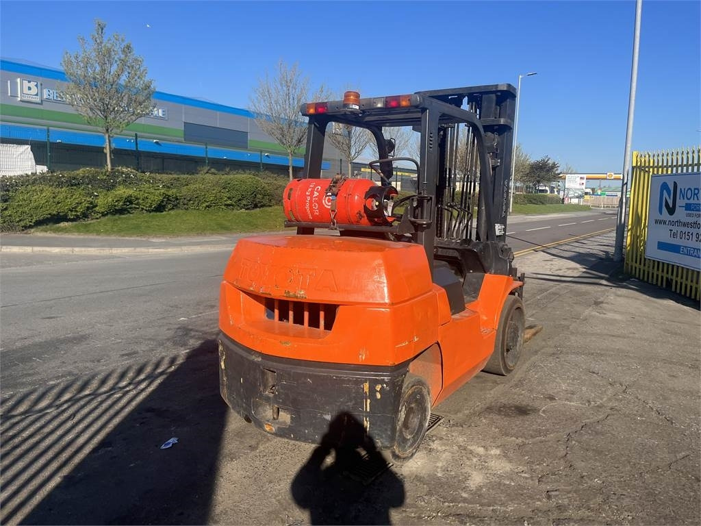 Toyota 7FGCU55 - Газовий навантажувач: фото 3 Toyota 7FGCU55 - Газовий навантажувач: фото 3