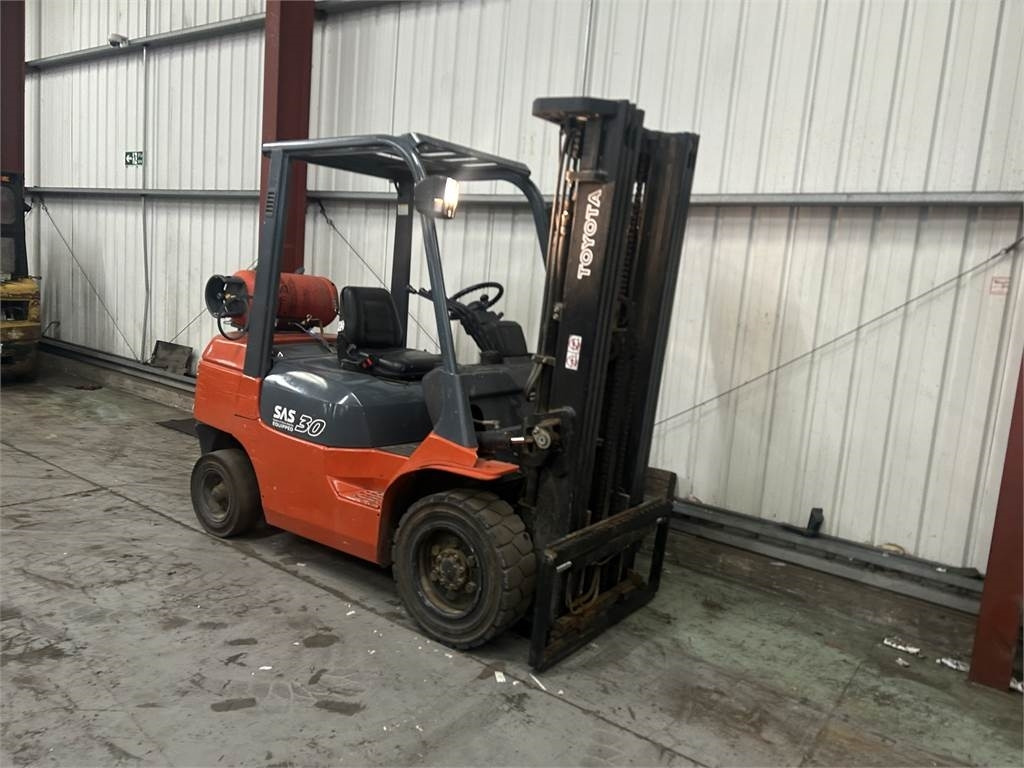 Toyota 7FGF30 - Газовий навантажувач: фото 4 Toyota 7FGF30 - Газовий навантажувач: фото 4