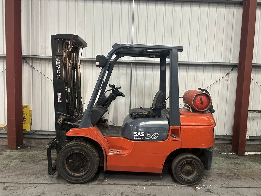 Toyota 7FGF30 - Газовий навантажувач: фото 1 Toyota 7FGF30 - Газовий навантажувач: фото 1