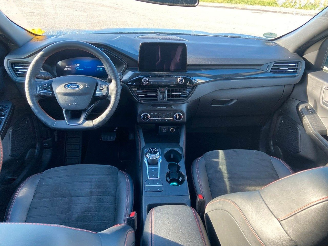 Ford Kuga Plug-In Hybrid ST-Line X - Позашляховик: фото 4 Ford Kuga Plug-In Hybrid ST-Line X - Позашляховик: фото 4