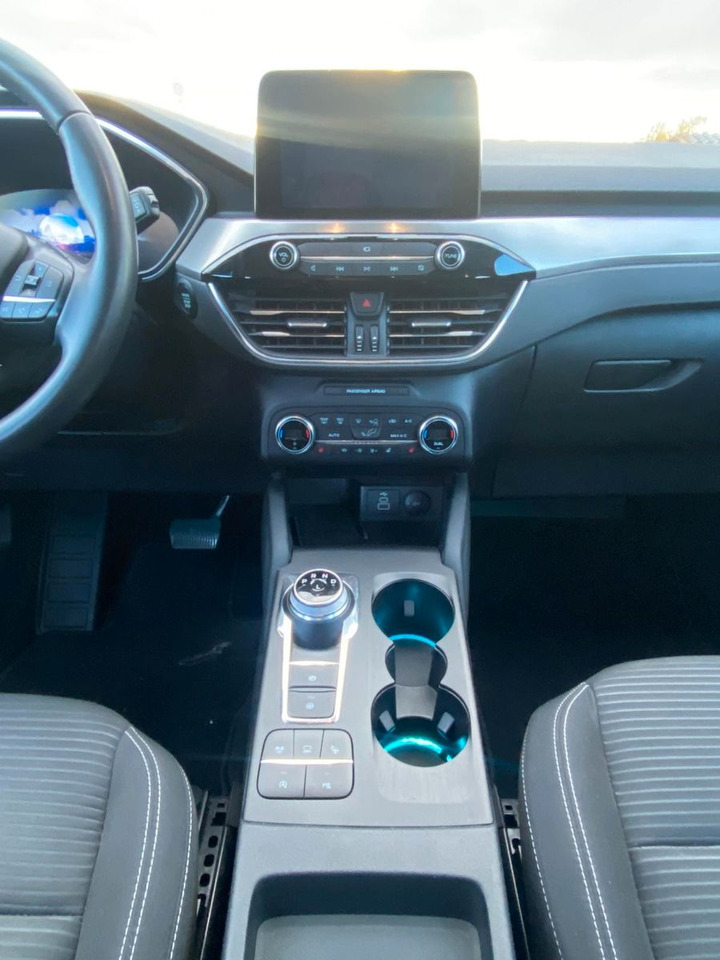 Ford Kuga Titanium 4X4 AWD - Позашляховик: фото 5 Ford Kuga Titanium 4X4 AWD - Позашляховик: фото 5