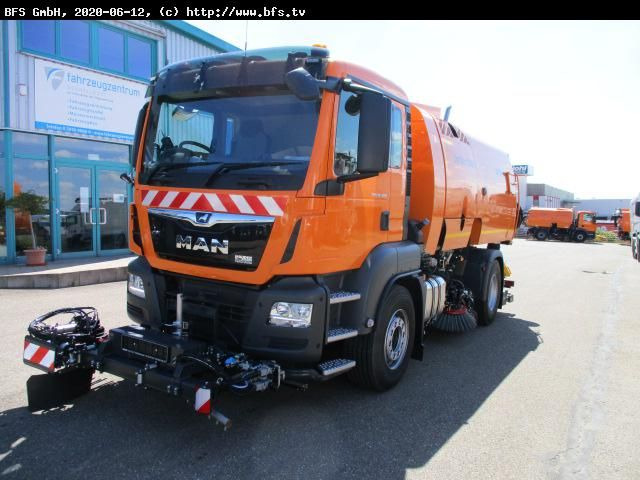 MAN TGS 18.400 4X2 BL Bucher OF 8000 RS Drehjet beid - Підмітально-прибиральна машина: фото 1 MAN TGS 18.400 4X2 BL Bucher OF 8000 RS Drehjet beid - Підмітально-прибиральна машина: фото 1
