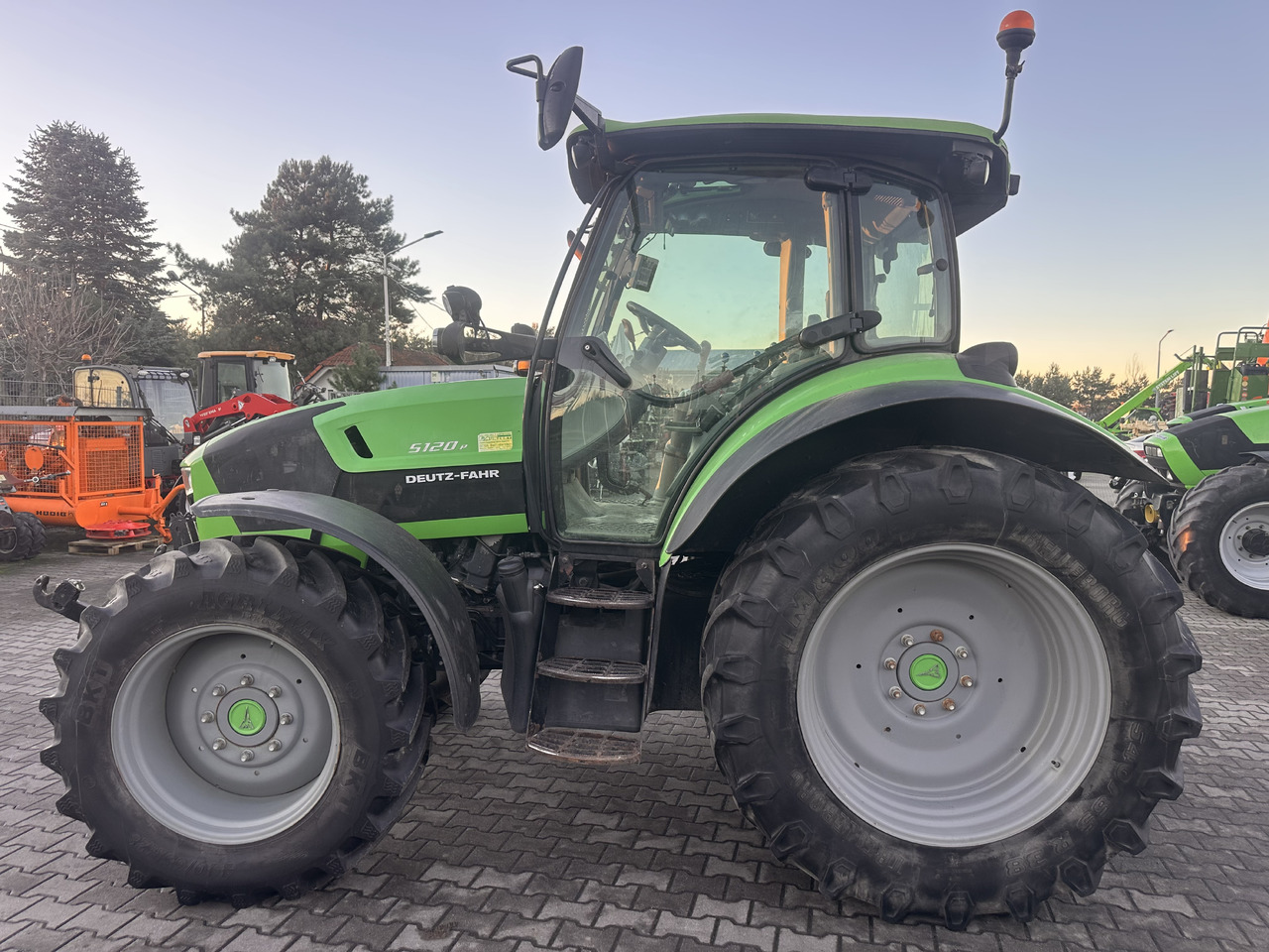 DEUTZ FAHR 5120 P - Трактор: фото 2 DEUTZ FAHR 5120 P - Трактор: фото 2