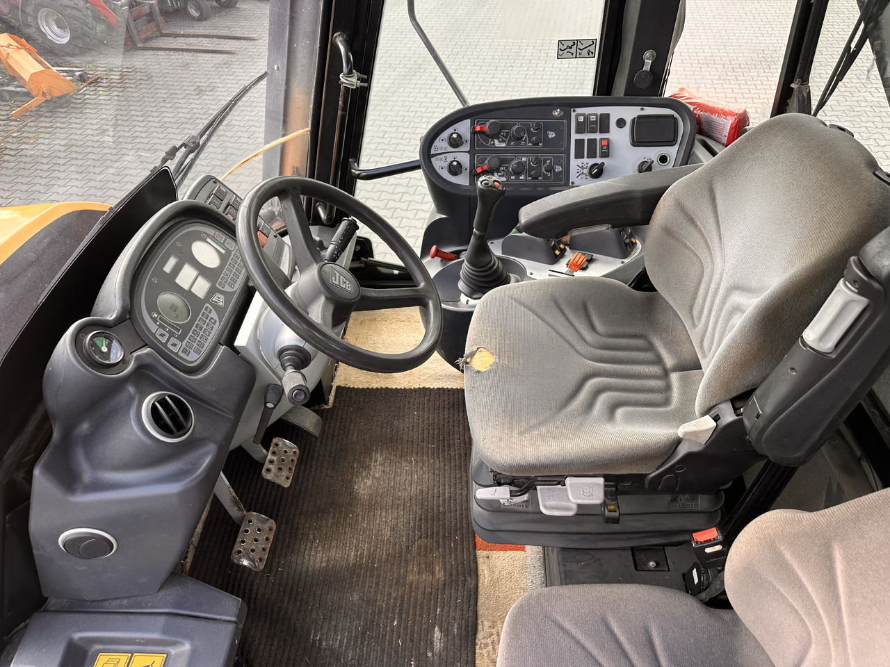 JCB FASTRAC 3230 - Трактор: фото 5 JCB FASTRAC 3230 - Трактор: фото 5