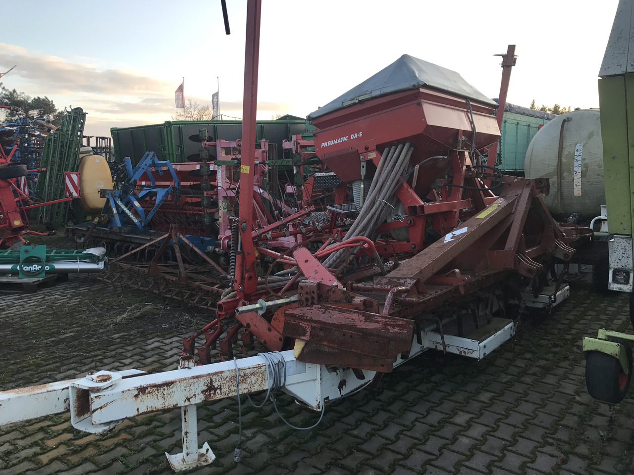 Kverneland ACCORD Pneumatic DA-S KUHN + Kuhn 4.50m - Посівний комплекс: фото 1 Kverneland ACCORD Pneumatic DA-S KUHN + Kuhn 4.50m - Посівний комплекс: фото 1