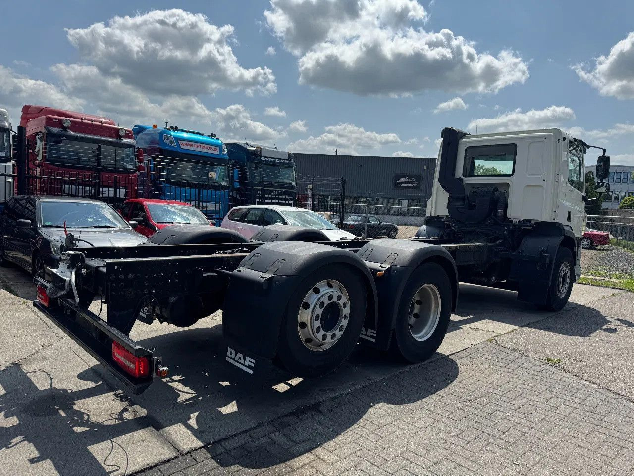 DAF CF 450 6X2 - EURO 6 + LIFT/STEERING AXLE - Вантажівка шасі: фото 4 DAF CF 450 6X2 - EURO 6 + LIFT/STEERING AXLE - Вантажівка шасі: фото 4