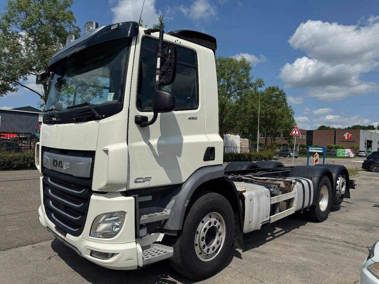 DAF CF 450 6X2 - EURO 6 + LIFT/STEERING AXLE - Вантажівка шасі: фото 1 DAF CF 450 6X2 - EURO 6 + LIFT/STEERING AXLE - Вантажівка шасі: фото 1