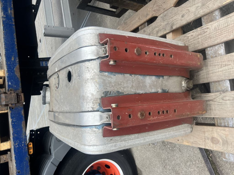 Diversen Hydrauliek tank l 70 b 45 h 62 met steunen - Гідравліка в категорії Вантажівки: фото 1 Diversen Hydrauliek tank l 70 b 45 h 62 met steunen - Гідравліка в категорії Вантажівки: фото 1