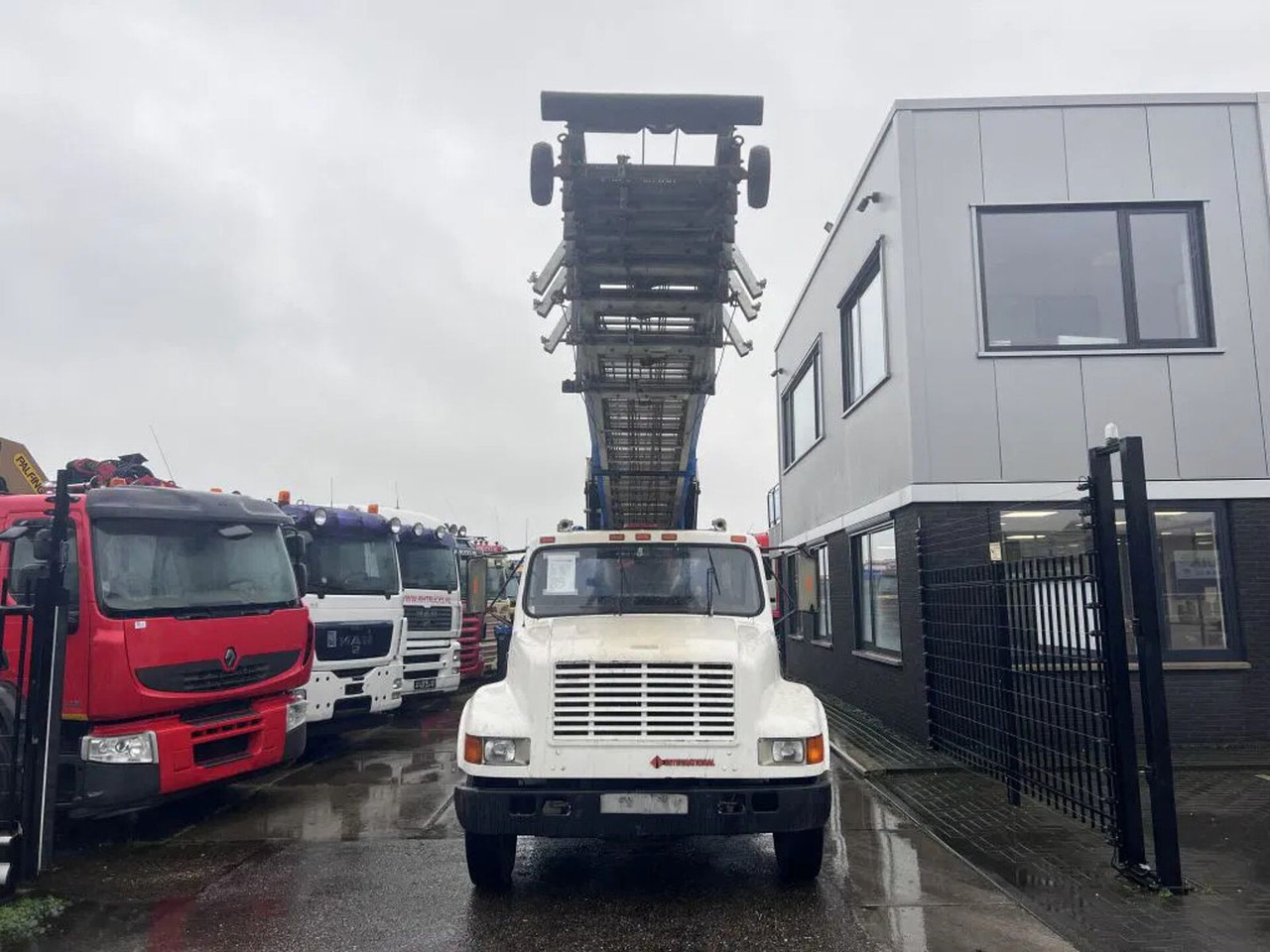 International 4600 4x2 210HP + TEUPEN hyL International 4600 4x2 210HP + TEUPEN hyLI - Автовишка: фото 2 International 4600 4x2 210HP + TEUPEN hyL International 4600 4x2 210HP + TEUPEN hyLI - Автовишка: фото 2