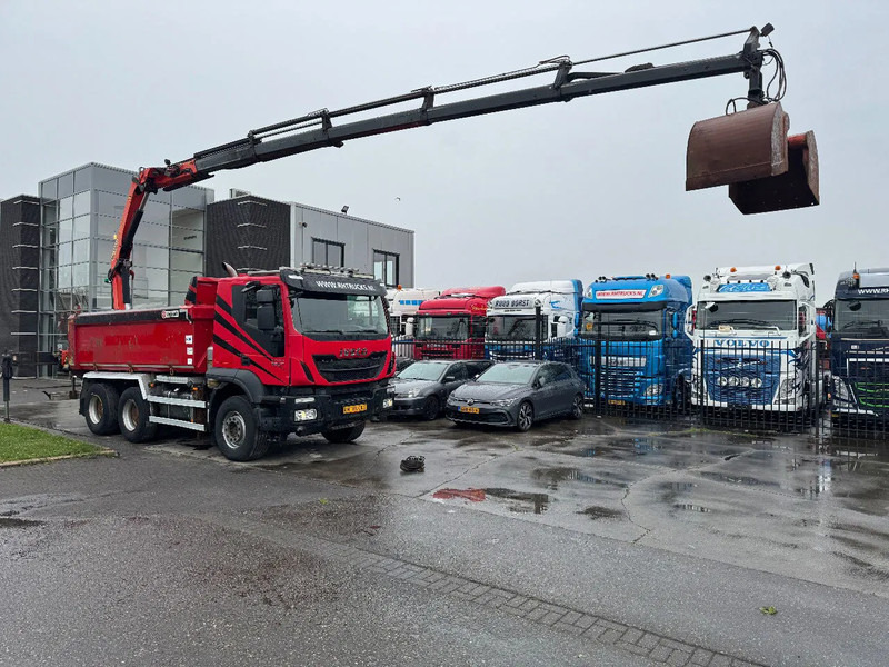 Iveco Trakker 500 6X4 EURO 6 KIPPER + PALFINGER PK18002 FULL STEEL - Вантажівка з маніпулятором: фото 1 Iveco Trakker 500 6X4 EURO 6 KIPPER + PALFINGER PK18002 FULL STEEL - Вантажівка з маніпулятором: фото 1