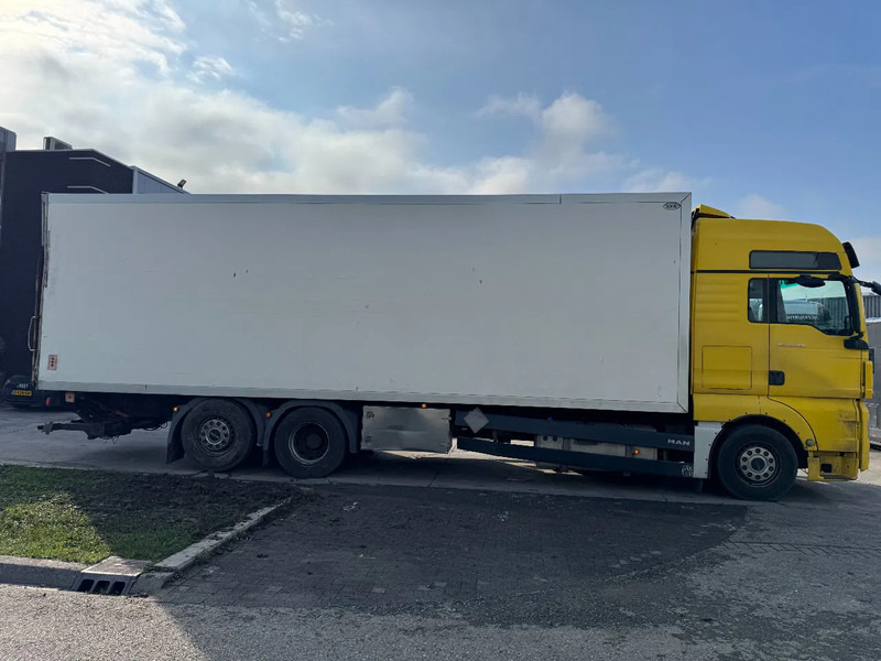 MAN TGX 26.360 6X2 - EURO 5 + ZEPRO LIFT + LIFT/STEERING AXLE - Вантажівка з закритим кузовом: фото 4 MAN TGX 26.360 6X2 - EURO 5 + ZEPRO LIFT + LIFT/STEERING AXLE - Вантажівка з закритим кузовом: фото 4