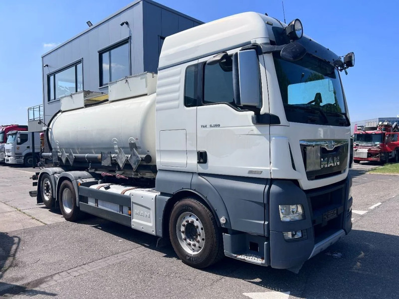 MAN TGX 26.560 6X2 EURO 6 - 11.500L VACUUM CLEANER - 2 COMPARTIMENTEN + INTARDER - Асенізатори: фото 3 MAN TGX 26.560 6X2 EURO 6 - 11.500L VACUUM CLEANER - 2 COMPARTIMENTEN + INTARDER - Асенізатори: фото 3
