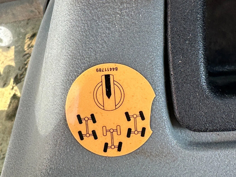 Екскаватор-навантажувач New Holland LB115B, CE, 240 MM MULTI PURPOSE LOADER BUCKET, 800 MM BACHOE DIGGING BUCKET, FLIP OVER FORKS, AIR CONDITIONER: фото 20