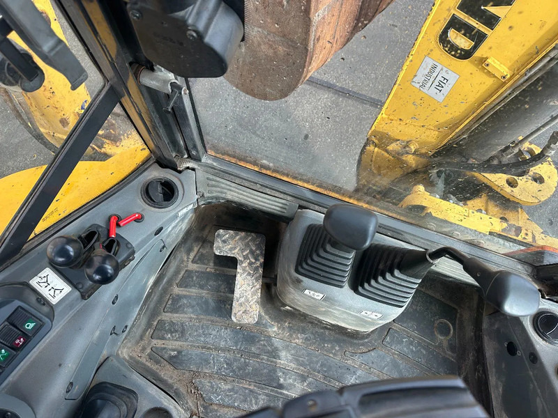 Екскаватор-навантажувач New Holland LB115B, CE, 240 MM MULTI PURPOSE LOADER BUCKET, 800 MM BACHOE DIGGING BUCKET, FLIP OVER FORKS, AIR CONDITIONER: фото 17