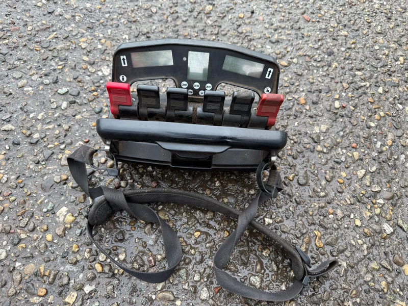 Scania R500 V8 8X4 + HIAB 220-5 + REMOTE + CABLELIFT - FULL STEEL SUSP. MANUAL GEAR. BIG AXLES - Вантажівка з маніпулятором: фото 3 Scania R500 V8 8X4 + HIAB 220-5 + REMOTE + CABLELIFT - FULL STEEL SUSP. MANUAL GEAR. BIG AXLES - Вантажівка з маніпулятором: фото 3