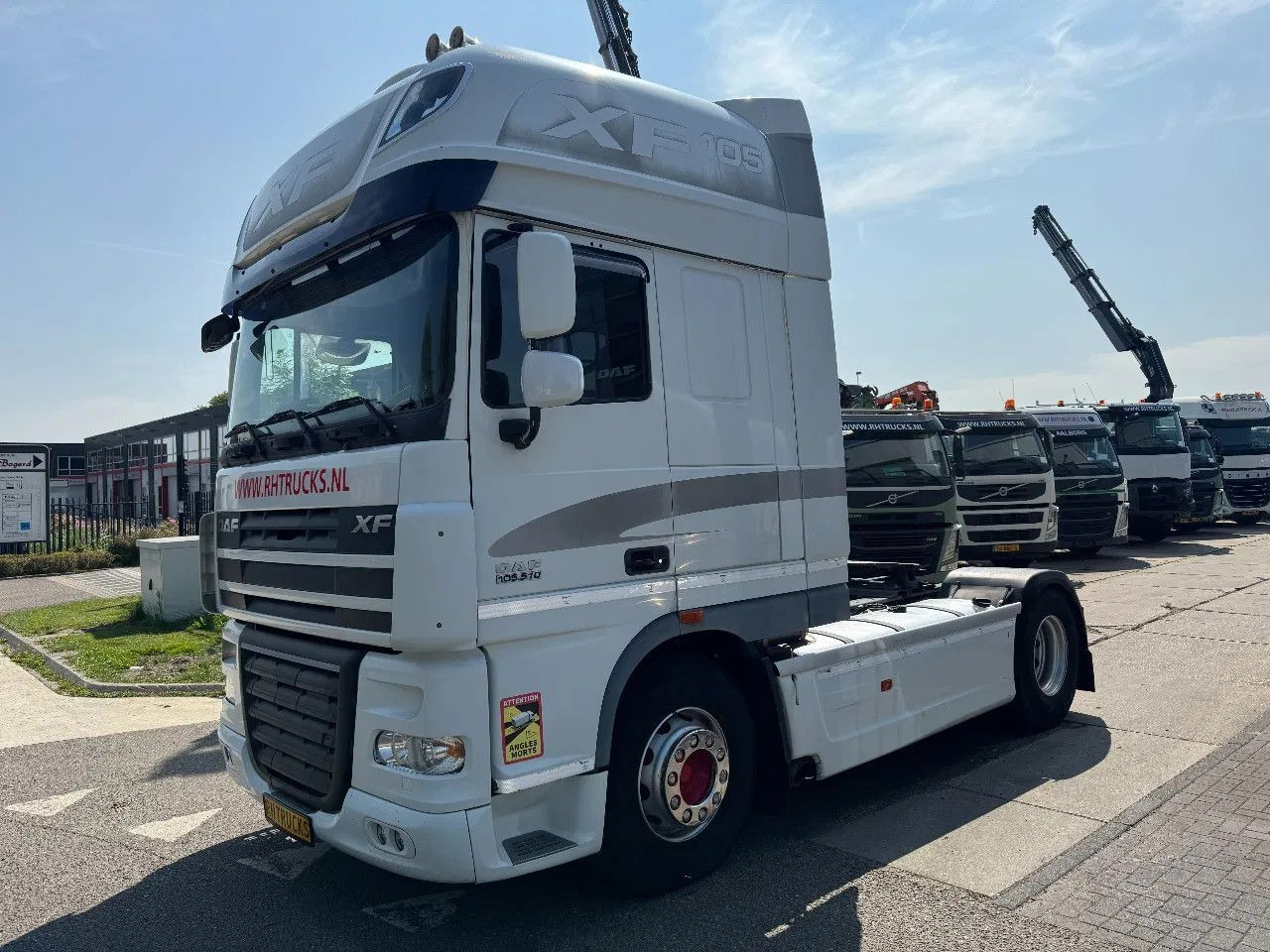 DAF XF 105.510 4X2 SKIRTS ADR RETARDER STANDKLIMA - Тягач: фото 1 DAF XF 105.510 4X2 SKIRTS ADR RETARDER STANDKLIMA - Тягач: фото 1