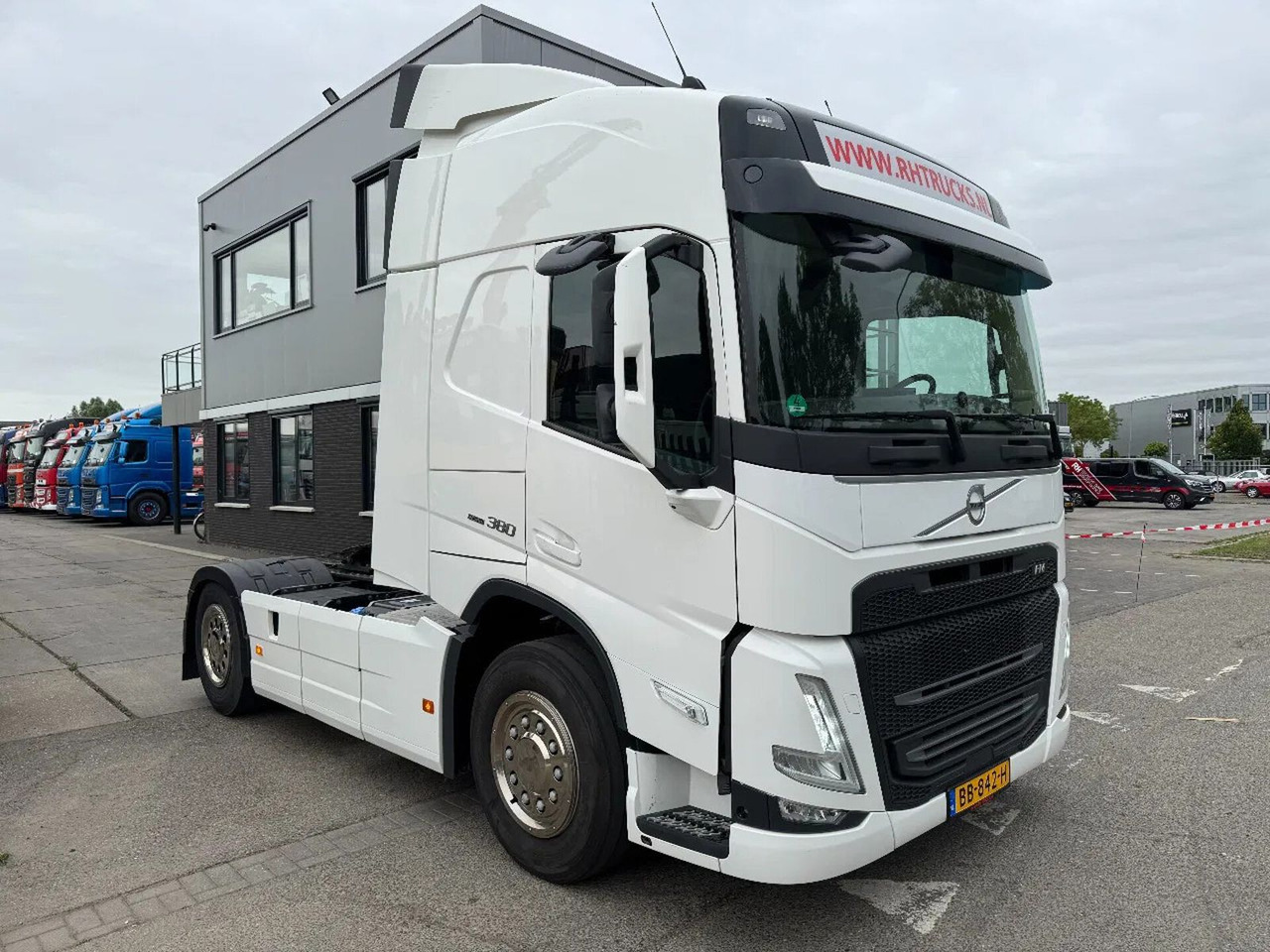 Volvo FM 380 4X2 EURO 6 NEW FACE SKIRTS AIRCO SPOILERS - Тягач: фото 3 Volvo FM 380 4X2 EURO 6 NEW FACE SKIRTS AIRCO SPOILERS - Тягач: фото 3