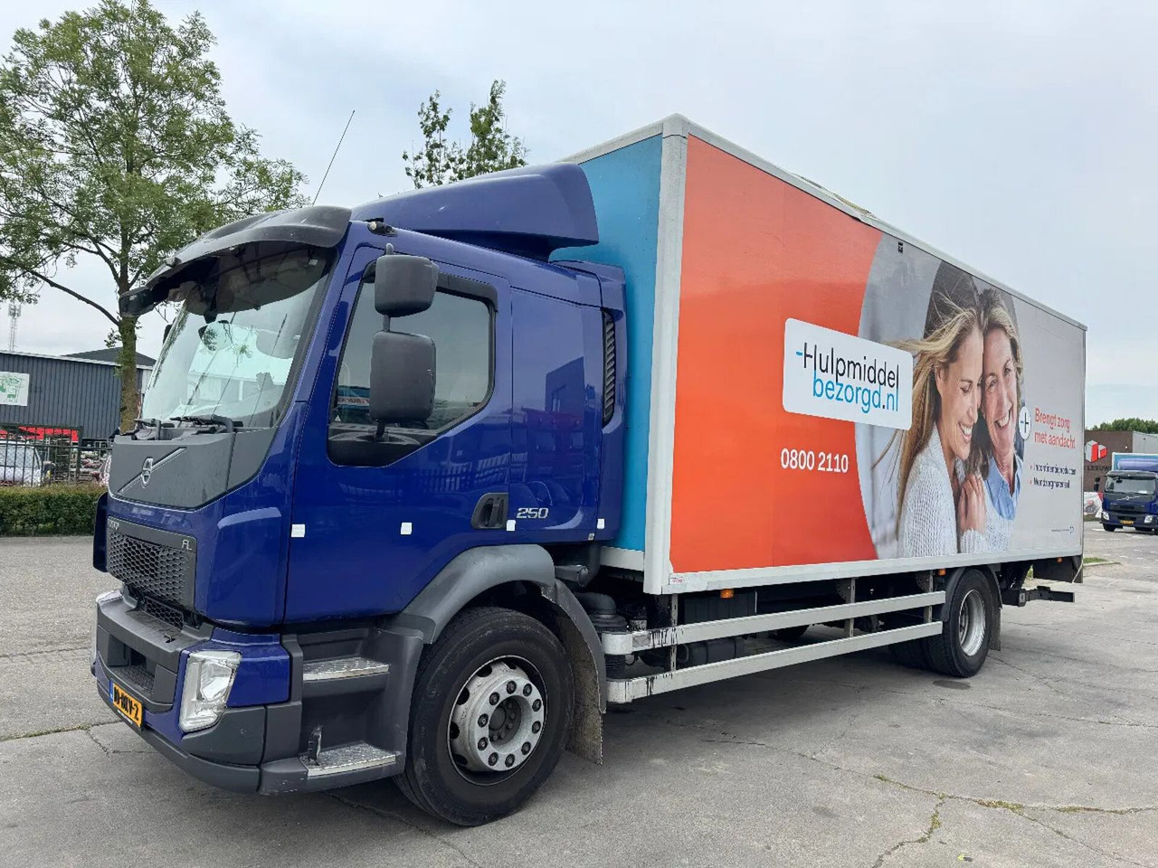 Volvo FL 250 4X2 - EURO 6 + DHOLLANDIA LIFT + TÜV 05-2 - Вантажівка з закритим кузовом: фото 1 Volvo FL 250 4X2 - EURO 6 + DHOLLANDIA LIFT + TÜV 05-2 - Вантажівка з закритим кузовом: фото 1
