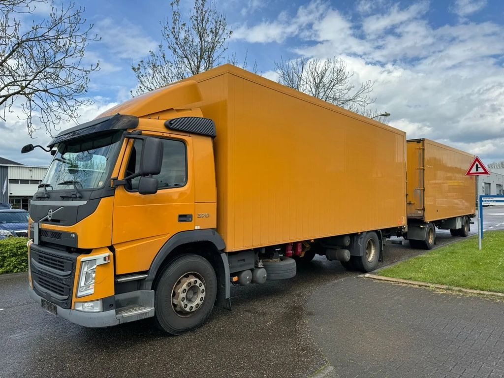Volvo FM 370 4X2 EURO 6 + HANGER + CARGOBOX + CARGOLIF - Вантажівка з закритим кузовом: фото 1 Volvo FM 370 4X2 EURO 6 + HANGER + CARGOBOX + CARGOLIF - Вантажівка з закритим кузовом: фото 1