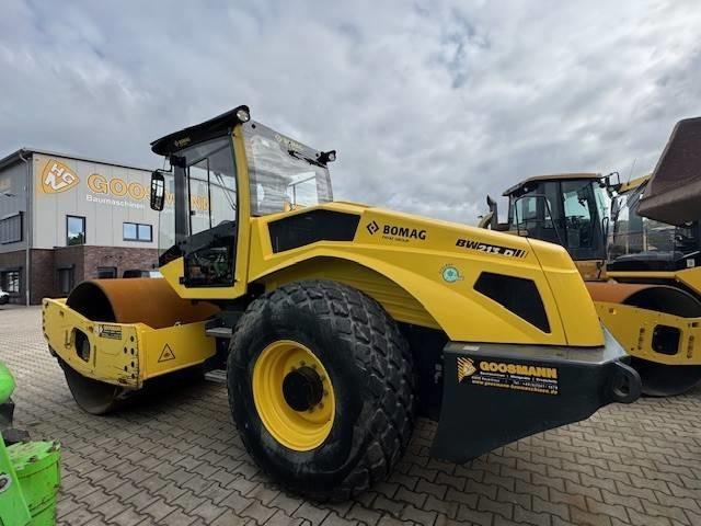 BOMAG BW 213 D-5 - Дорожній каток: фото 2 BOMAG BW 213 D-5 - Дорожній каток: фото 2