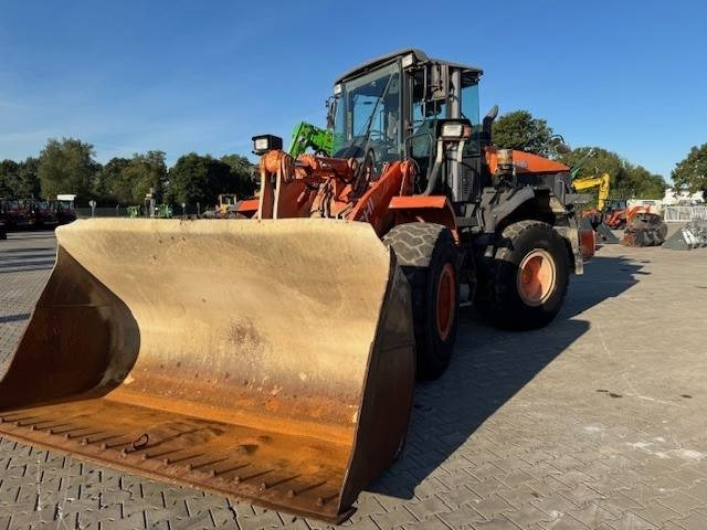 Hitachi ZW 180 - Колісний навантажувач: фото 2 Hitachi ZW 180 - Колісний навантажувач: фото 2