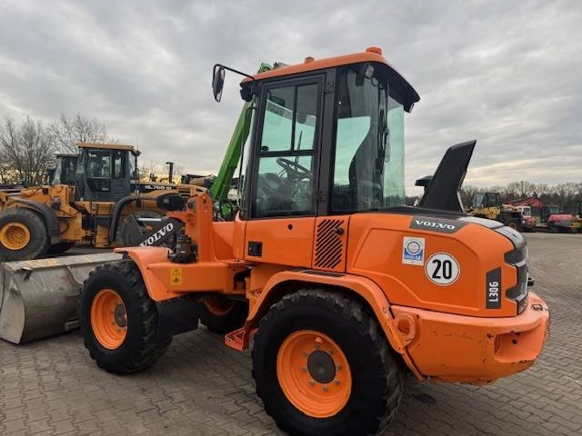 Volvo L 30 G - Колісний навантажувач: фото 1 Volvo L 30 G - Колісний навантажувач: фото 1