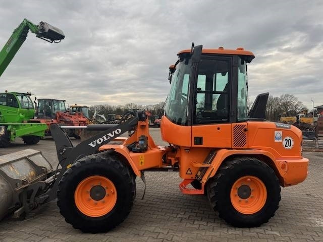 Volvo L 30 G - Колісний навантажувач: фото 2 Volvo L 30 G - Колісний навантажувач: фото 2