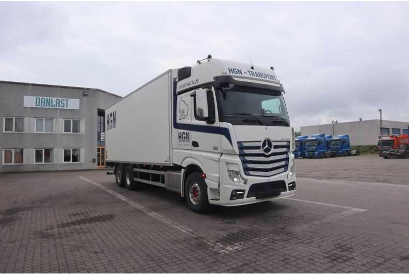 Mercedes-Benz Actros 2551 6X2-4 fast kasse - Вантажівка з закритим кузовом: фото 2 Mercedes-Benz Actros 2551 6X2-4 fast kasse - Вантажівка з закритим кузовом: фото 2