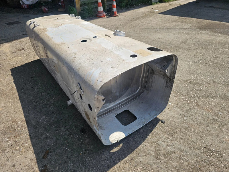 MAN Brandstoftank 595 Liter - L197 B70 H58 - Onderdeel nr. 81.122015733 - Паливний бак в категорії Вантажівки: фото 5 MAN Brandstoftank 595 Liter - L197 B70 H58 - Onderdeel nr. 81.122015733 - Паливний бак в категорії Вантажівки: фото 5