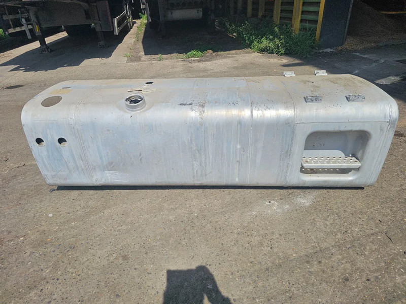 MAN Brandstoftank 595 Liter - L197 B70 H58 - Onderdeel nr. 81.122015733 - Паливний бак в категорії Вантажівки: фото 1 MAN Brandstoftank 595 Liter - L197 B70 H58 - Onderdeel nr. 81.122015733 - Паливний бак в категорії Вантажівки: фото 1