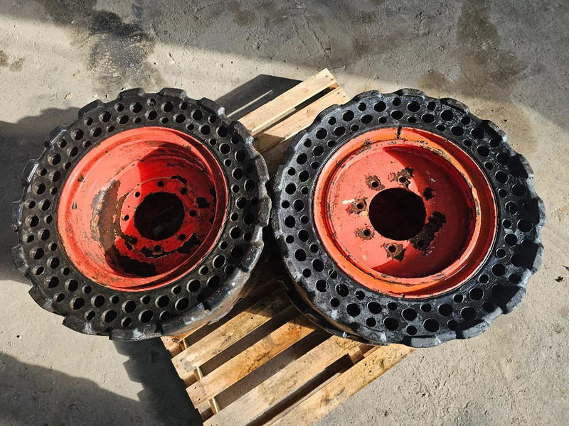 Michelin 30x10-16 - Шина в категорії Вантажівки: фото 1 Michelin 30x10-16 - Шина в категорії Вантажівки: фото 1