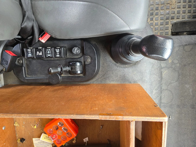 Пожежна машина Renault Midliner 210 M210 - 40BCA230: фото 13 Пожежна машина Renault Midliner 210 M210 - 40BCA230: фото 13