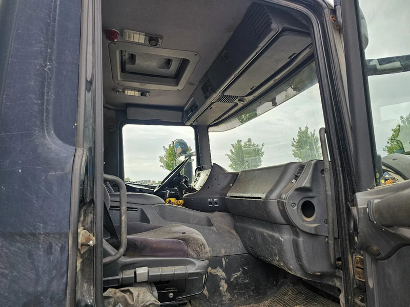 Вантажівка з закритим кузовом Scania P114-340 CP14: фото 16