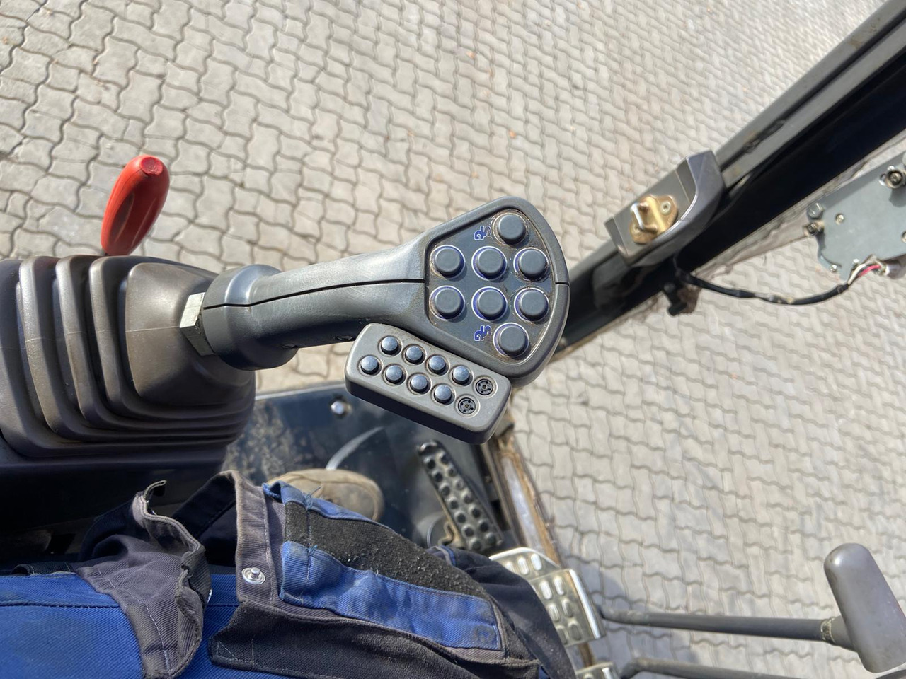 Гусеничний екскаватор HITACHI ZX 210-3 with Kesla 25 RH: фото 15