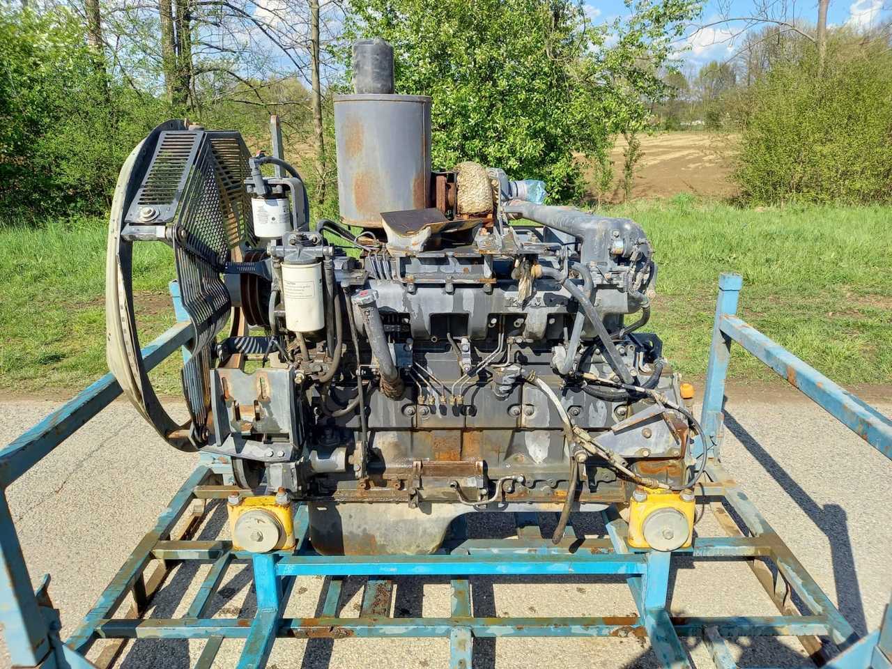 KOMATSU S6D125E-2 - Двигун в категорії Бульдозери: фото 1 KOMATSU S6D125E-2 - Двигун в категорії Бульдозери: фото 1