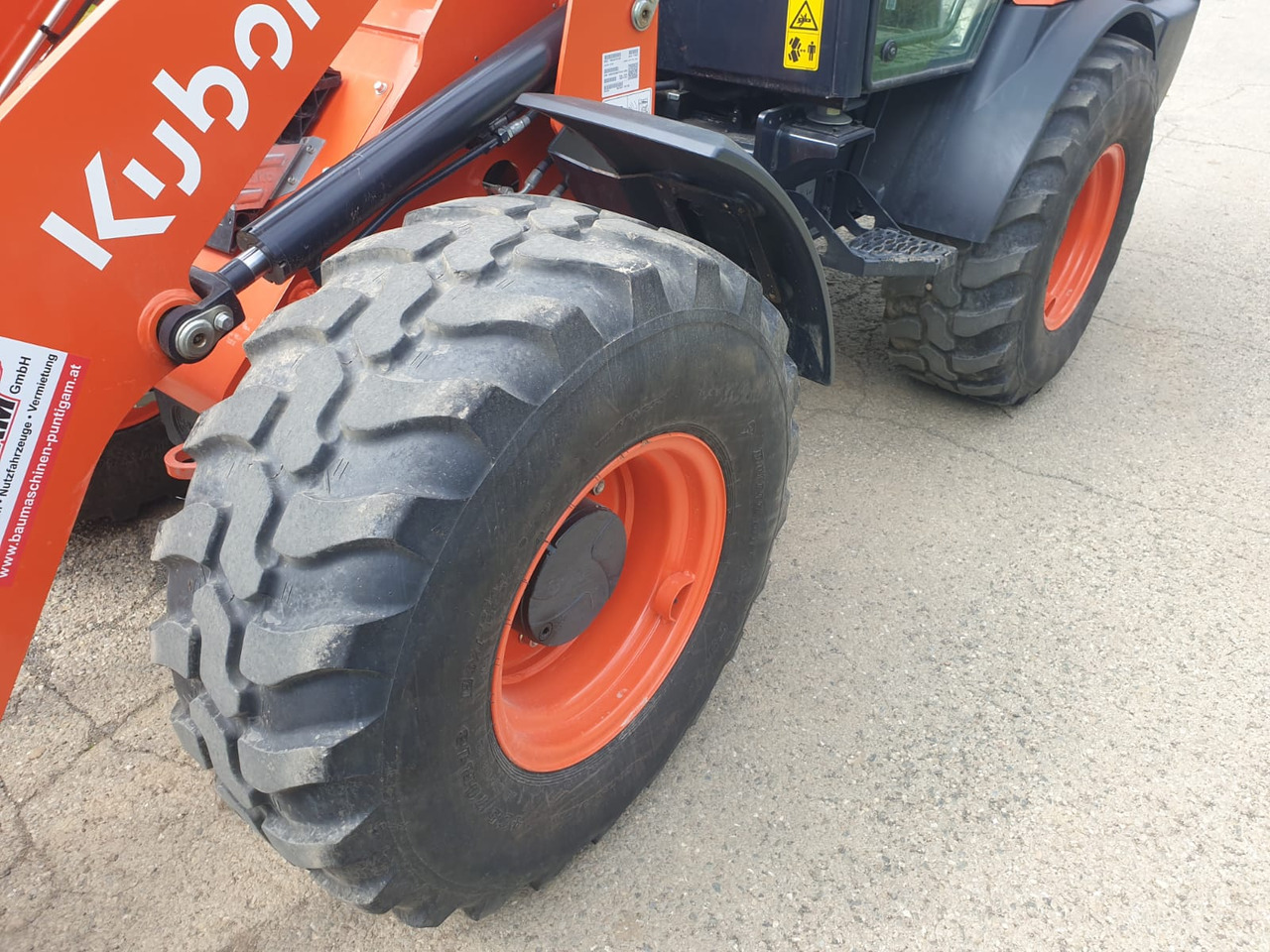 Колісний навантажувач KUBOTA R 070: фото 9