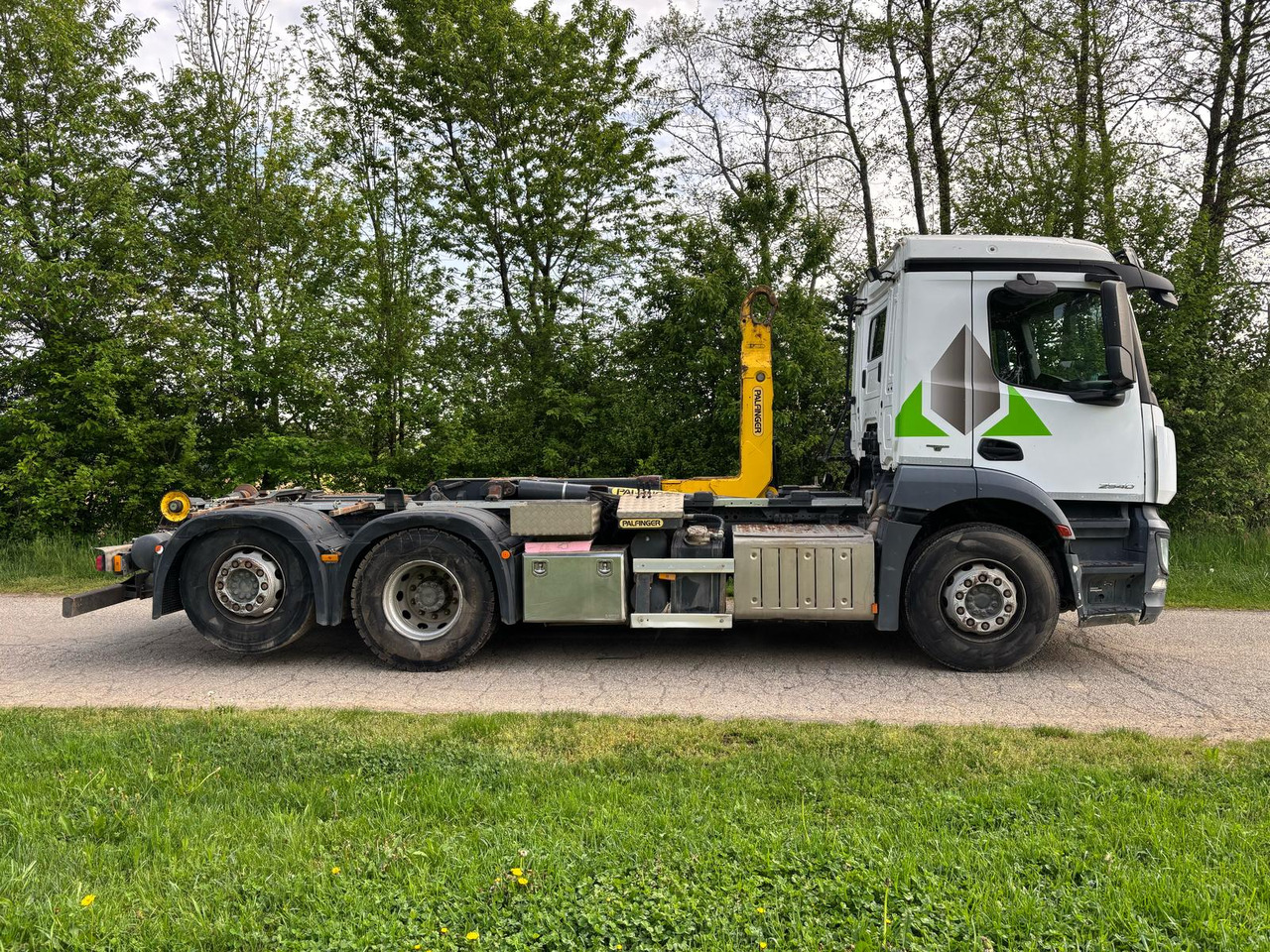 MERCEDES-BENZ Antos 2540 - Скіповий навантажувач вантажівка: фото 2 MERCEDES-BENZ Antos 2540 - Скіповий навантажувач вантажівка: фото 2