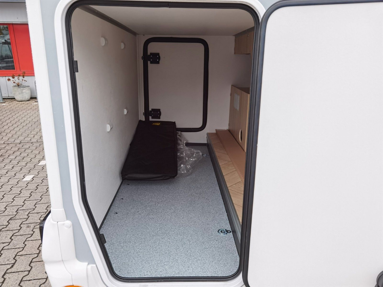 Напівінтегрований автобудинок Chausson 627 TITANIUM / -2026- / 165PS-8G. / EINZELBETTEN: фото 12