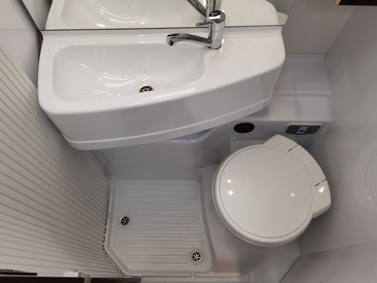 Напівінтегрований автобудинок Chausson 627 TITANIUM / -2026- / 165PS-8G. / EINZELBETTEN: фото 23