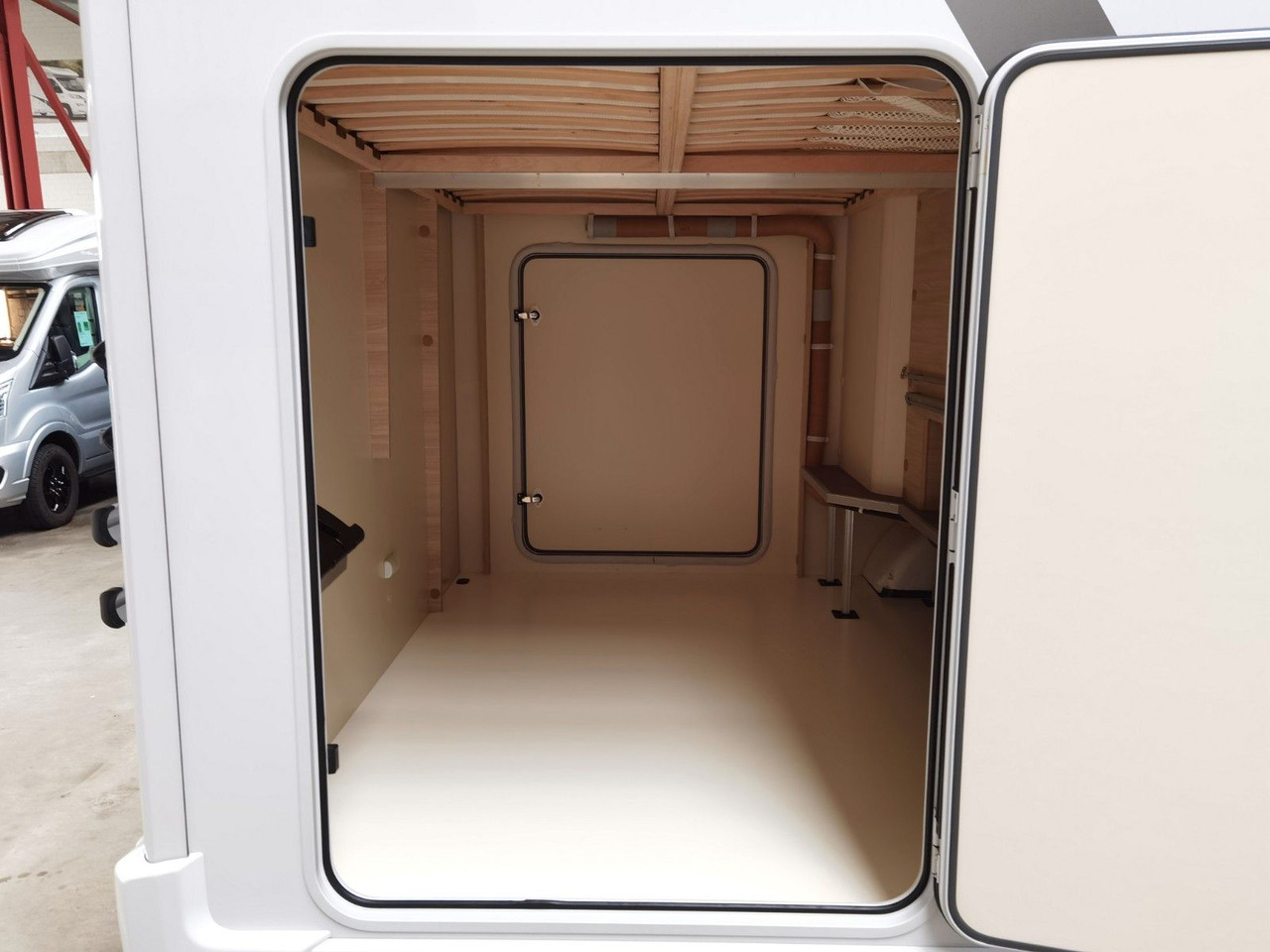 Альковний автобудинок Eura Mobil ACTIVA ONE 690 HB / 180PS-40H MAXI/ PANORAMADACH: фото 12 Альковний автобудинок Eura Mobil ACTIVA ONE 690 HB / 180PS-40H MAXI/ PANORAMADACH: фото 12