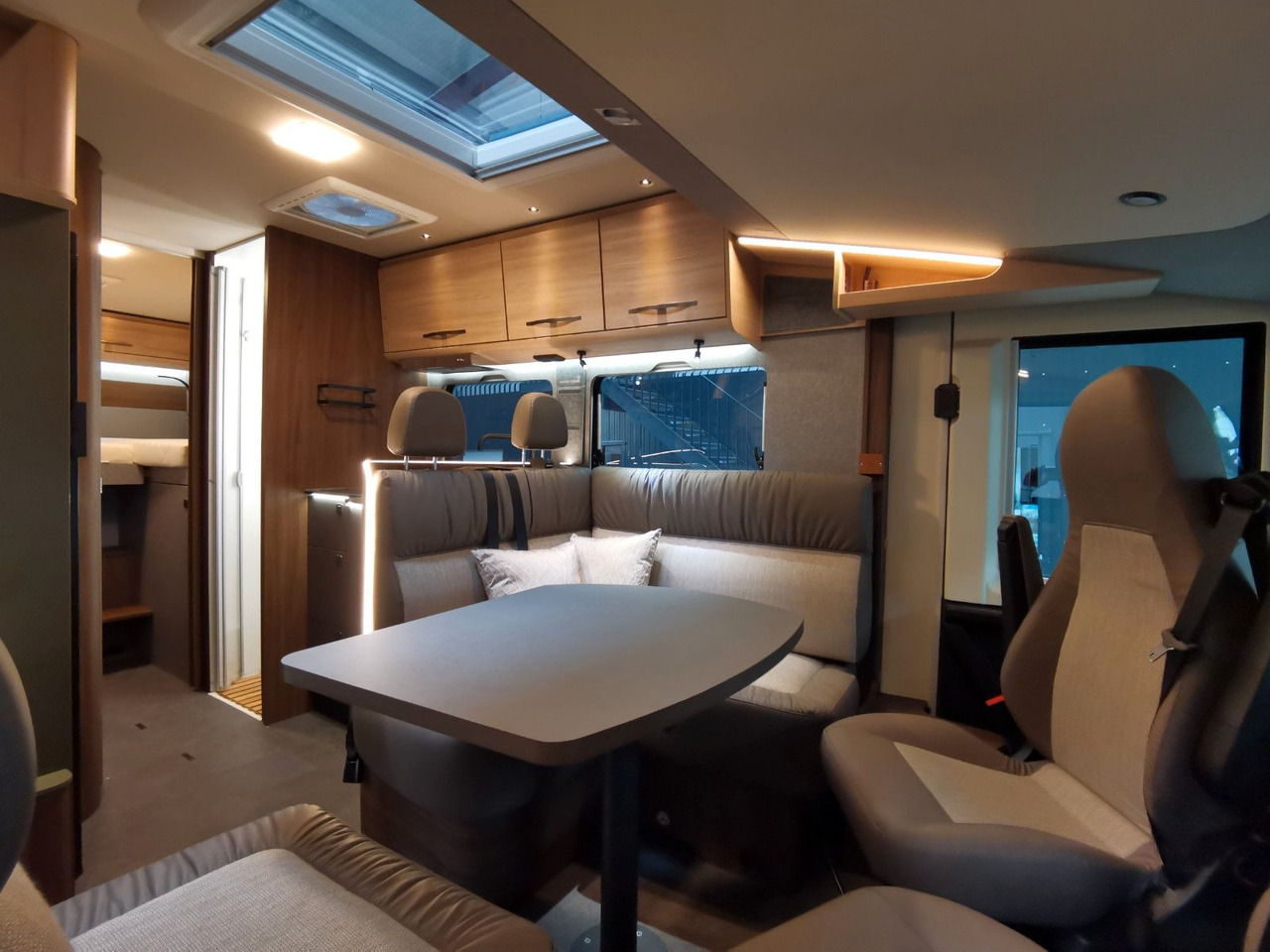Інтегрований автобудинок Eura Mobil INTEGRA LINE 720 EB /-2026-/180-8G/ EINZELBETTEN: фото 15