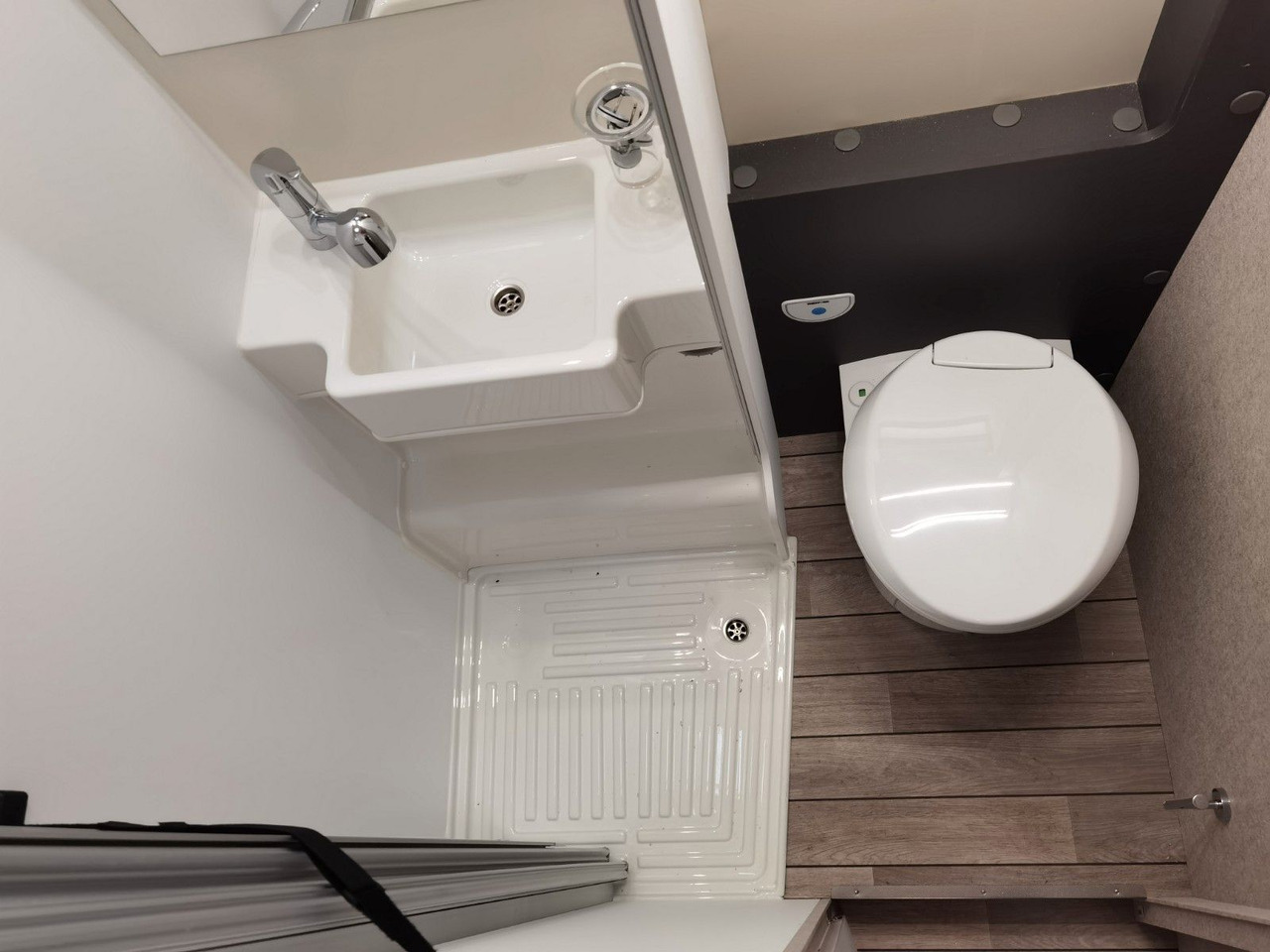 Альковний автобудинок Forster A 699 EB / - 2026 - / 165 PS - 8G / EINZELBETTEN: фото 23 Альковний автобудинок Forster A 699 EB / - 2026 - / 165 PS - 8G / EINZELBETTEN: фото 23