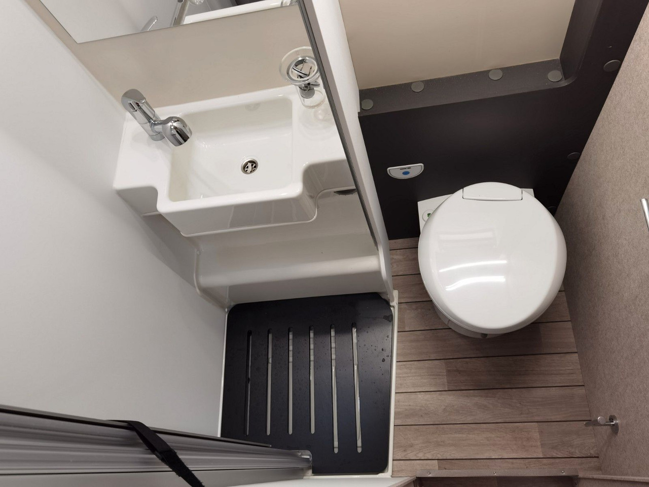 Альковний автобудинок Forster A 699 EB / - 2026 - / 165 PS - 8G / EINZELBETTEN: фото 24 Альковний автобудинок Forster A 699 EB / - 2026 - / 165 PS - 8G / EINZELBETTEN: фото 24