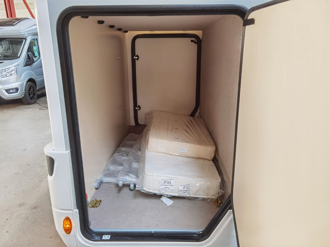 Альковний автобудинок Forster A 699 EB / - 2026 - / 165 PS - 8G / EINZELBETTEN: фото 12 Альковний автобудинок Forster A 699 EB / - 2026 - / 165 PS - 8G / EINZELBETTEN: фото 12