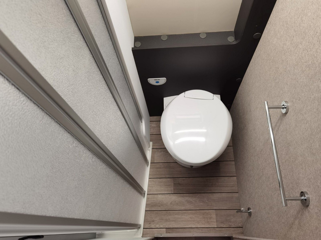 Альковний автобудинок Forster A 699 EB / - 2026 - / 165 PS - 8G / EINZELBETTEN: фото 25 Альковний автобудинок Forster A 699 EB / - 2026 - / 165 PS - 8G / EINZELBETTEN: фото 25