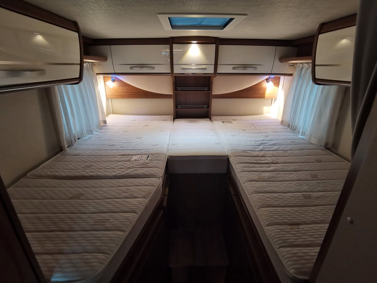 Напівінтегрований автобудинок HYMER / ERIBA / HYMERCAR EXSIS T 588 / SAT / AHK / NAVI / EINZELBETTEN: фото 19
