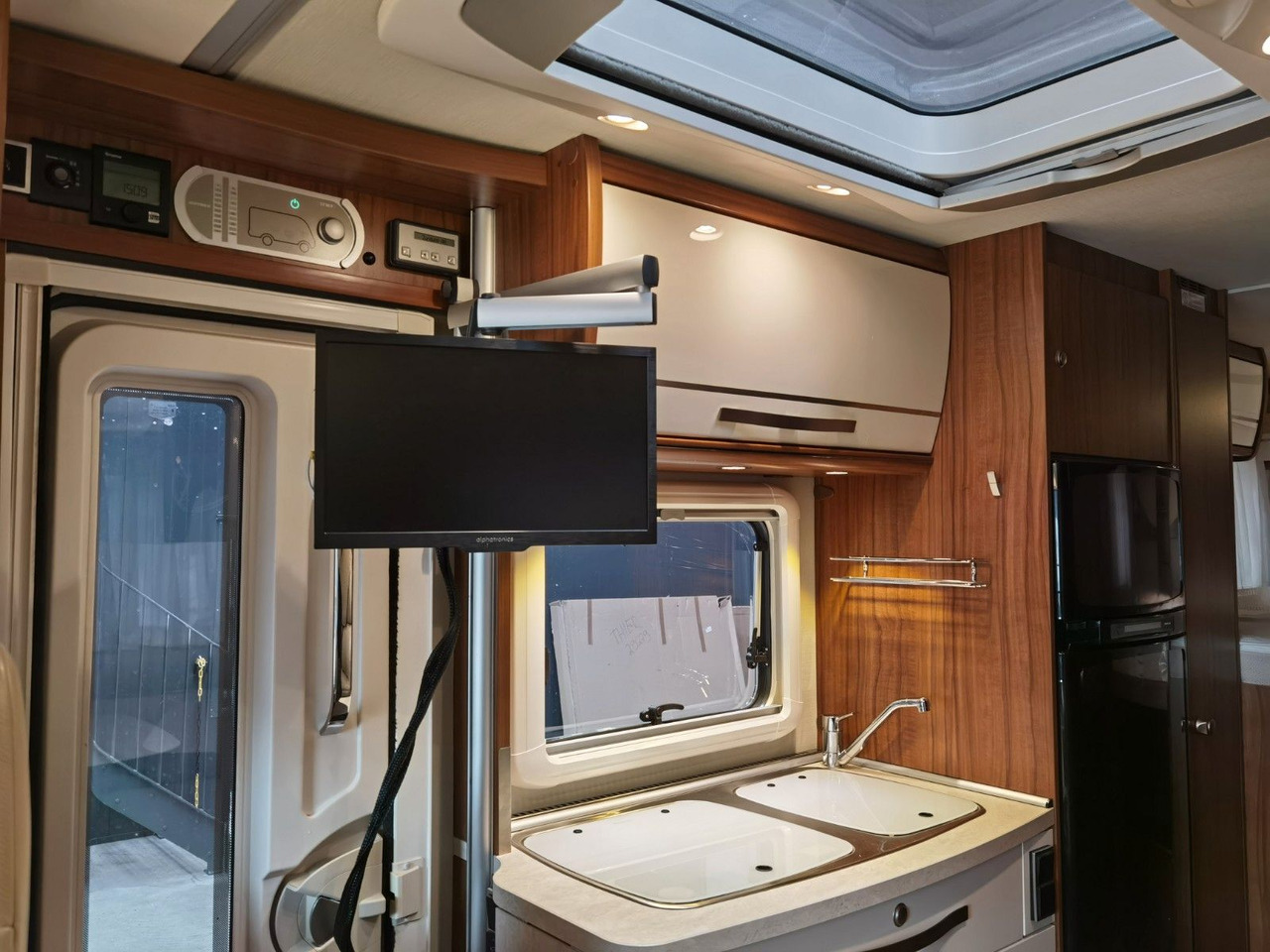 Напівінтегрований автобудинок HYMER / ERIBA / HYMERCAR EXSIS T 588 / SAT / AHK / NAVI / EINZELBETTEN: фото 24