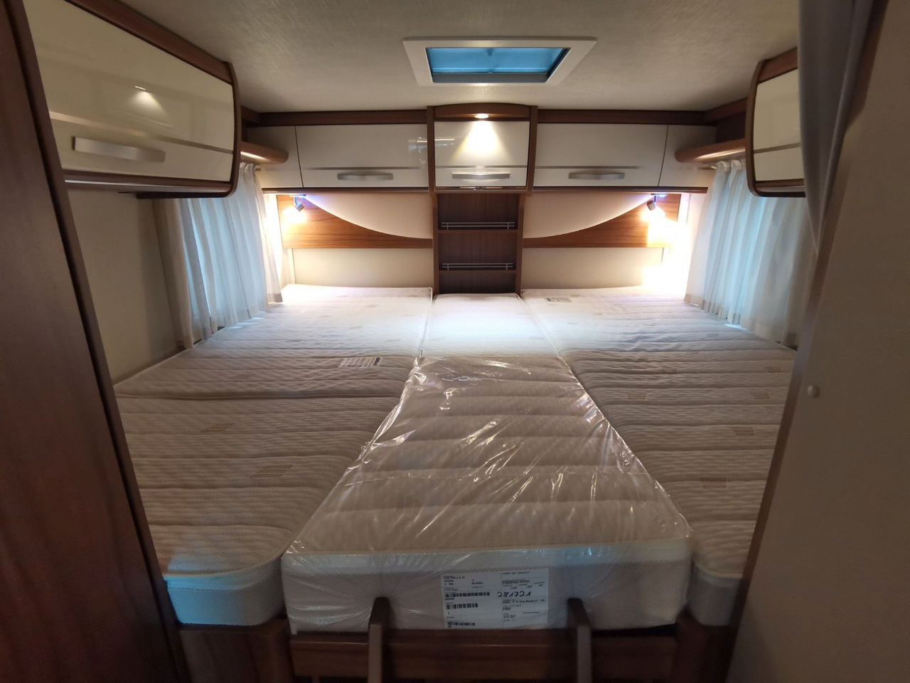 Напівінтегрований автобудинок HYMER / ERIBA / HYMERCAR EXSIS T 588 / SAT / AHK / NAVI / EINZELBETTEN: фото 20